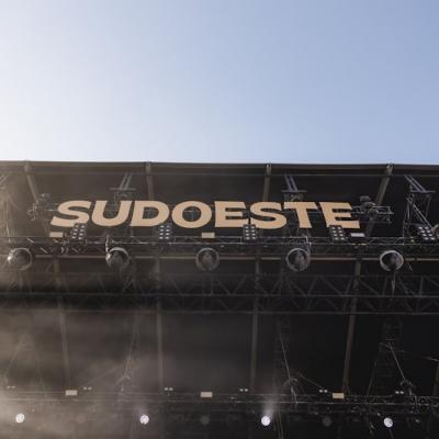SUDOESTE - Golden Circle & VIP Area + stage signage